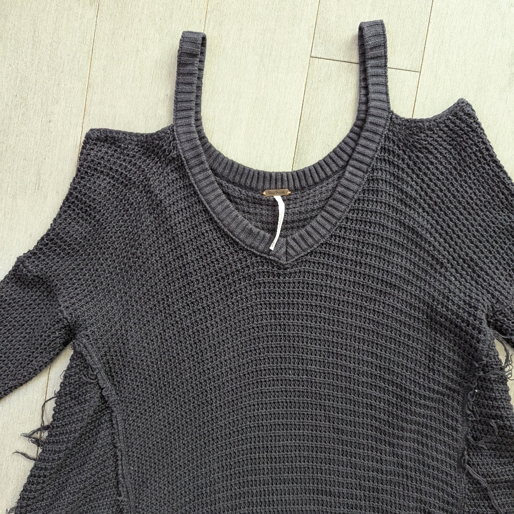 Free People Black cold shoulder slouchy sweater tunic size XS - Picture 5 of 13